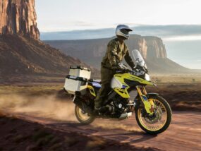 Премиера на новия V-Strom 1050 DE на щанда на Suzuki по време на MOTO EXPO 2023