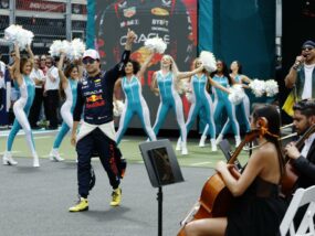 представянето на пилотите от F1 и Серхио Перес