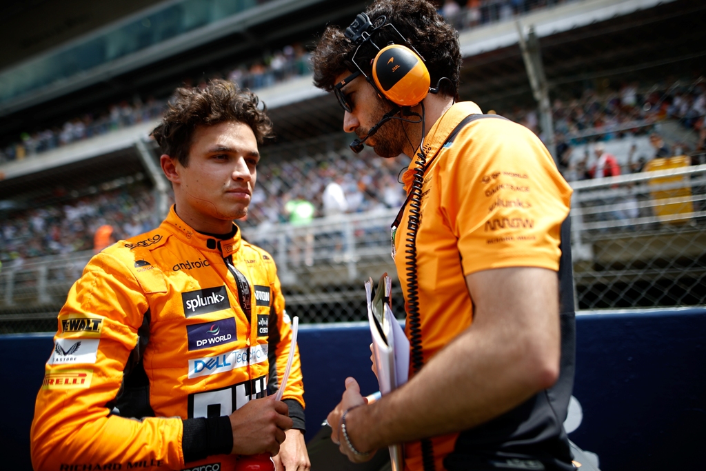 Lando Norris, McLaren, on the grid with his engineer Ландо Норис, Уилямс Джоузеф