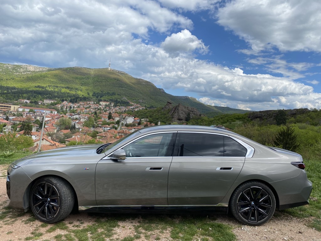 BMW i7