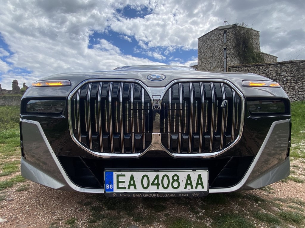 BMW i7