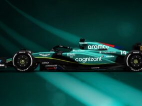 Астън Мартин AMR23