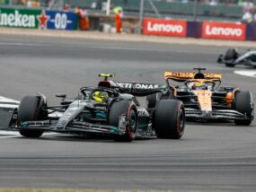 Мерцедес F1 W14 и Макларън MCL60