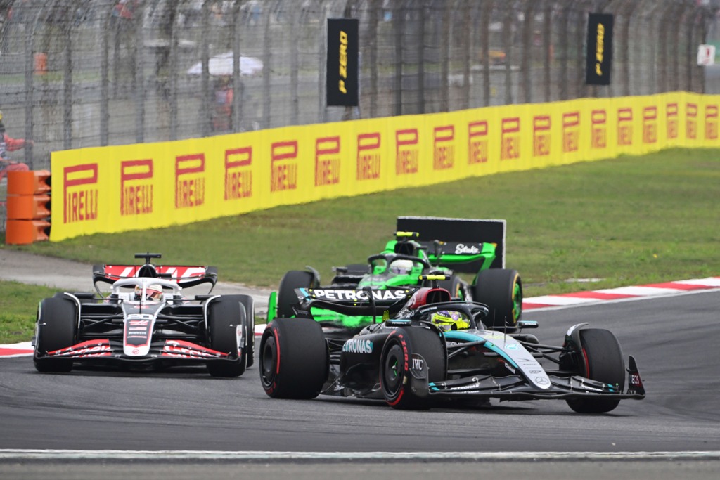 Formula 1 2024: Chinese GP Люис Хамилтън, Кевин Магнусен, Гуаню Жу