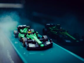 Астън Мартин AMR23 Лего версия