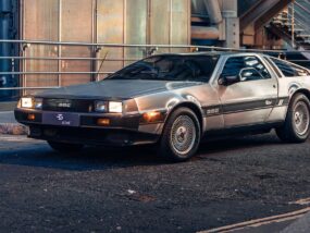 DeLorean DMC-12