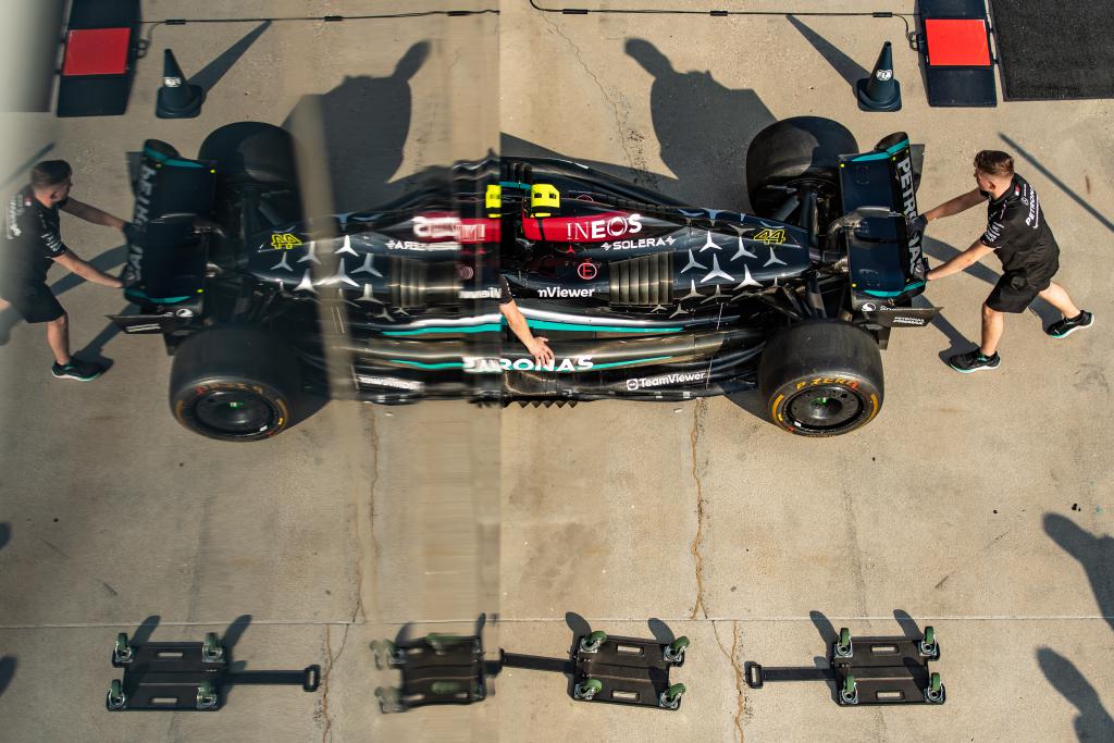 Мерцедес F1 W15 Мерцедес F1 W15