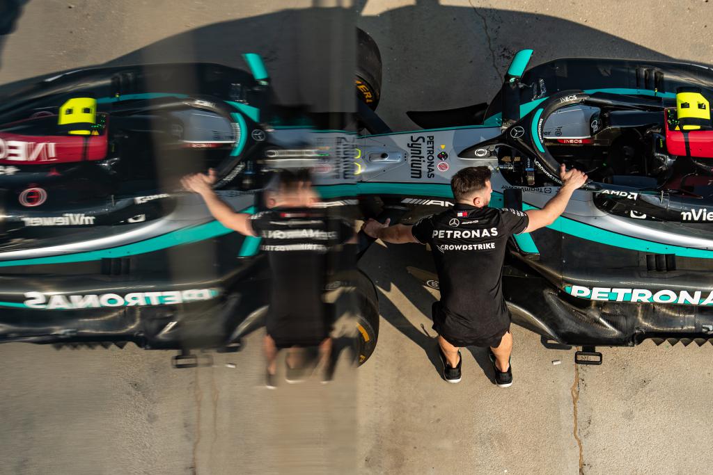 Мерцедес F1 W15 Мерцедес F1 W15