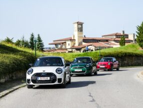 MINI Roadshow 2024 с новите Cooper C и S