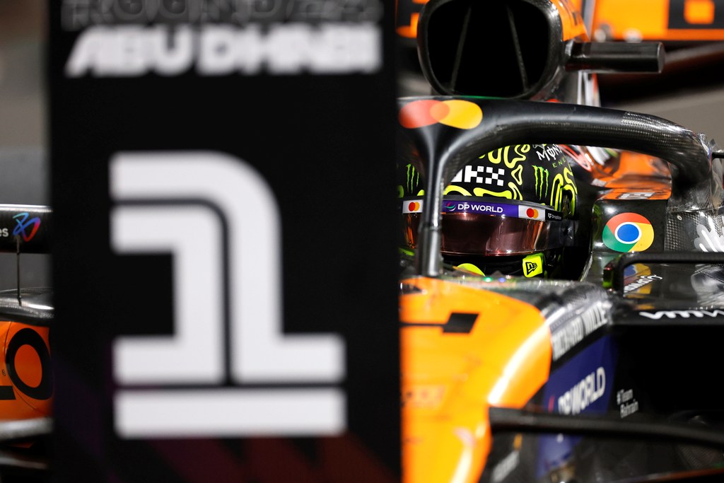 Pole man Lando Norris, McLaren MCL38, arrives in Parc Ferme Ландо Норис, Макларън F1
