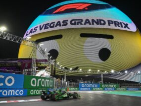 F1 съди търговец от Лас Вегас за фалшив мърчандайз, преосмисля разширяването на шампионата в САЩ Гран при на Лас Вегас, Лас Вегас
