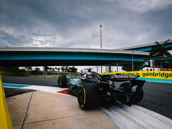 Мерцедес F1 W16