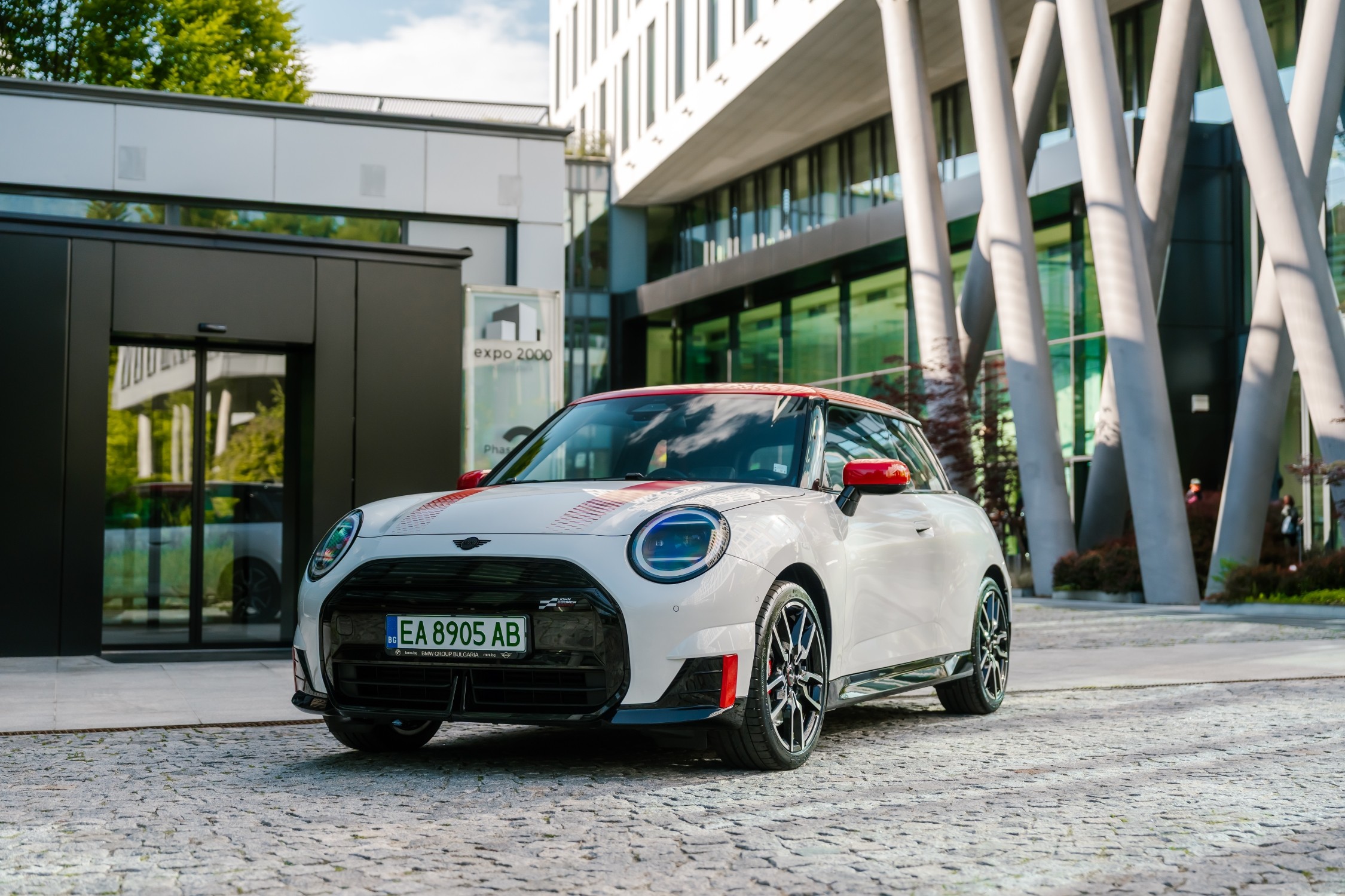 P90600648_lowRes_mini-jcw-national-me MINI JCW