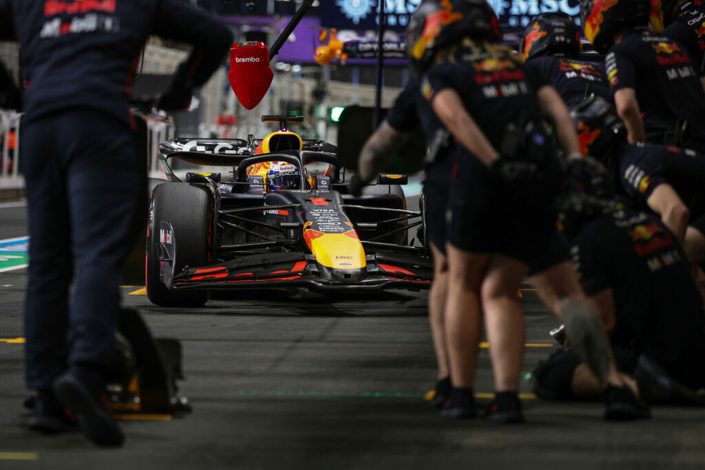движение в бокса, ФИА и F1 движение в бокса, ФИА и F1