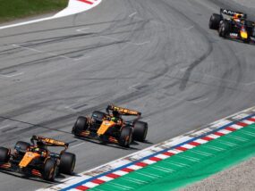 Какво се промени с новите крила? Норис: Нищо. Хамилтън: Разхищение на пари! Пак се огъват, но наполовина Оскар Пиастри, Ландо Норис, Макларън F1, Макс Верстапен