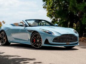 Aston Martin DB 12 Volante Palm Beach Edition