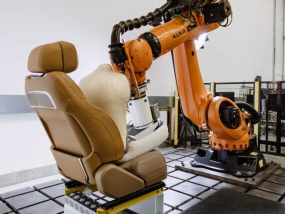 Jaguar Land Rover роботи