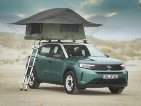 Opel Frontera с палатка