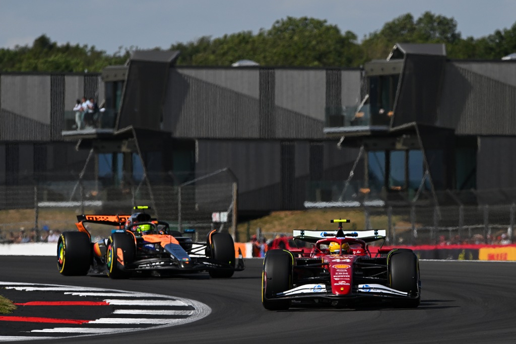 F1 Grand Prix of Great Britain - Practice Люис Хамилтън, Ландо Норис, Макларън F1, Ферари F1