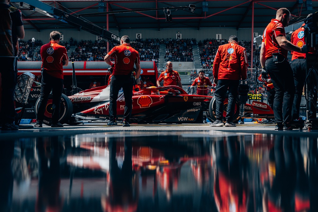 305 Люис Хамилтън, Ферари F1