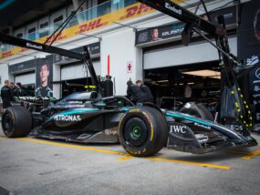 Мерцедес F1 W16
