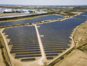 Jaguar Land Rover и възобновяемата енергия Jaguar Land Rover Solar Farm