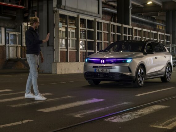 Opel светлинна комуникация
