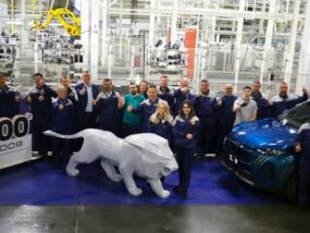 Peugeot 3008: В Сошо празнуват 200-хилядния брой