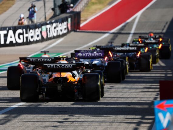Ландо Норис, Макларън F1, питлейн, пит