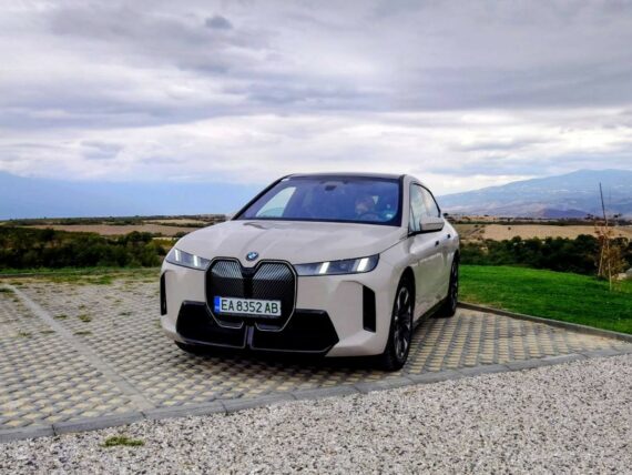 BMW iX пробег 700 км