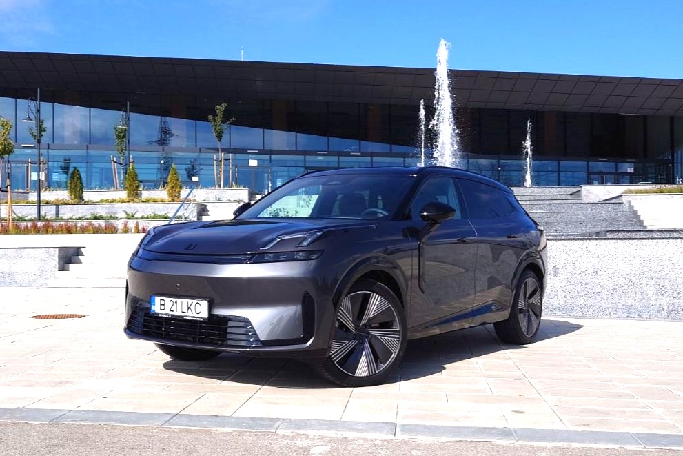 Lynk & Co 08 front