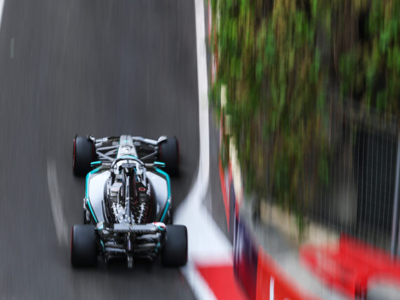 Мерцедес F1 W16