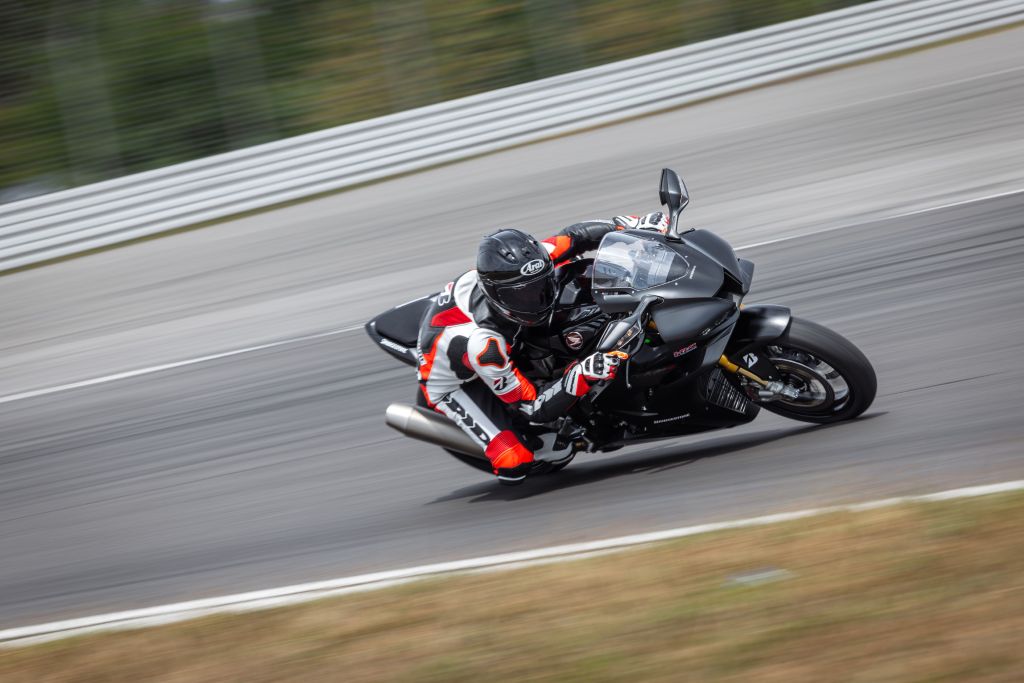 Bridgestone BATTLAX RS12
