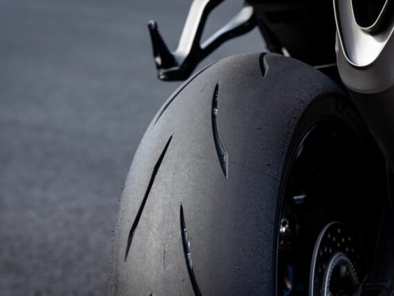 Bridgestone BATTLAX RS12