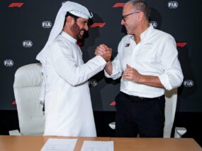 ФИА, F1 и 11-те отбора подписаха новия Конкорд Мохамед бин Сулайем и Стефано Доменикали, ФИА и F1