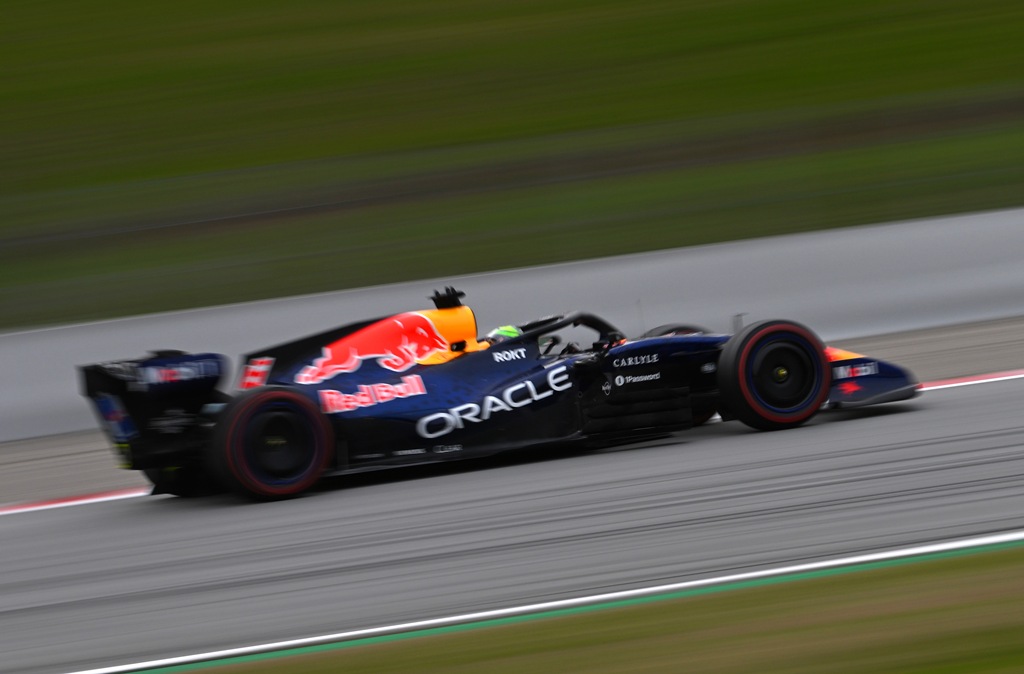 Formula 1 Testing in Barcelona - Day 1 Исак Хаджар, Ред Бул RB22