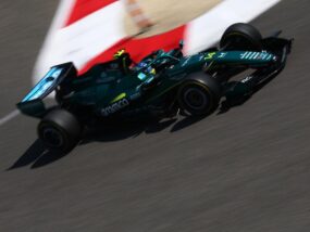 Астън Мартин AMR26