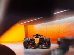 Макларън MCL40