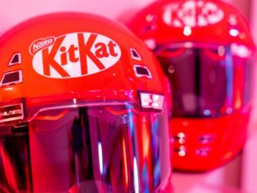 KitKat и Formula 1 се срещат в пресечната точка на скоростта и почивката KIT KAT & F1