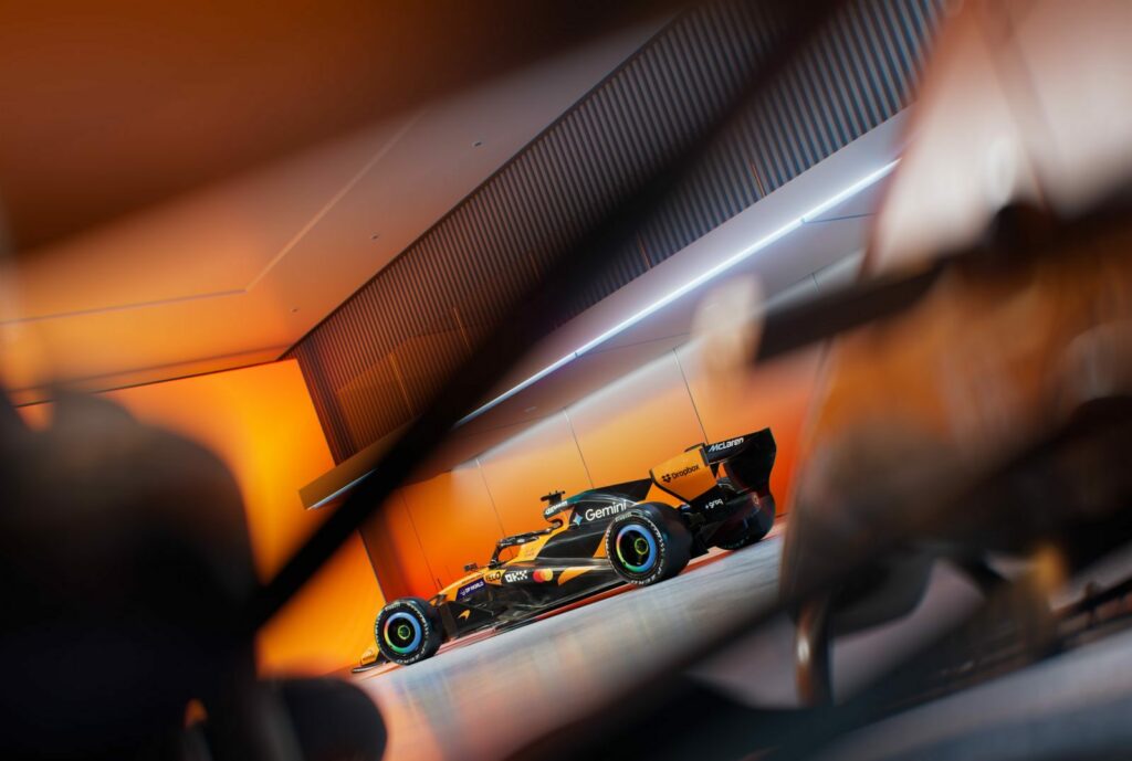 Макларън MCL40