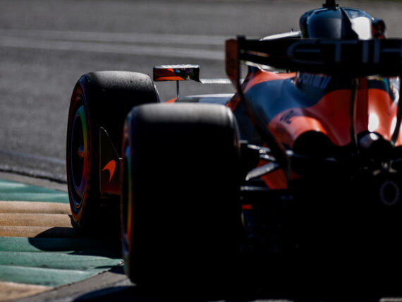 Макларън MCL40 F1