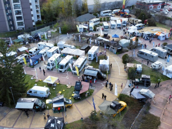 Панорамен изглед от дрон на Camping & Caravaning Expo в София Ленд с изложени кемпери и каравани.