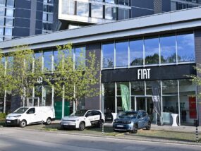 Витрина на новия шоурум FIAT Leapmotor София в Литекс Тауърс