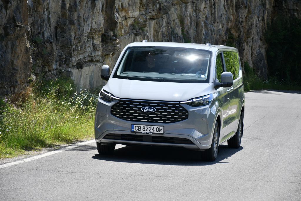 FORD CUSTOM PHEV