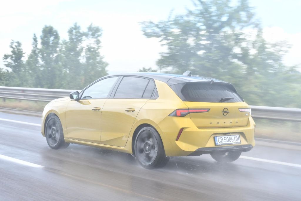 Новия Opel Astra фейслифt Hatch