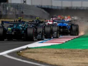 Фернандо Алонсо, задвижваща система, двигател, Астън Мартин F1