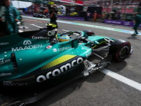 Астън Мартин AMR26