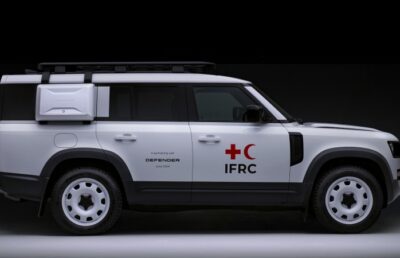 Defender продължава мисията си с Червения кръст Defender_130_British_Red_Cross